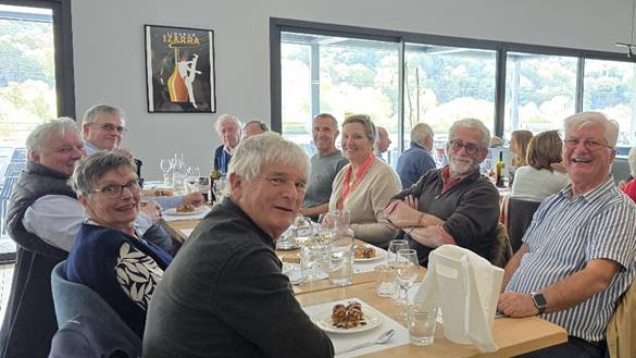 Une image contenant habits, personne, homme, Visage humain
Le contenu généré par l’IA peut être incorrect.