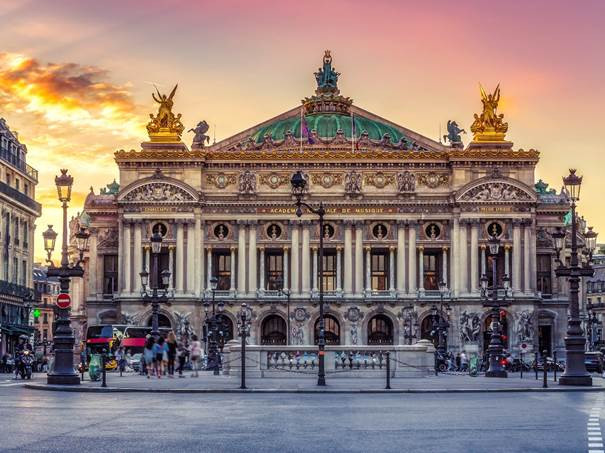 Une image contenant plein air, ciel, nuage, ville

Le contenu généré par l’IA peut être incorrect.