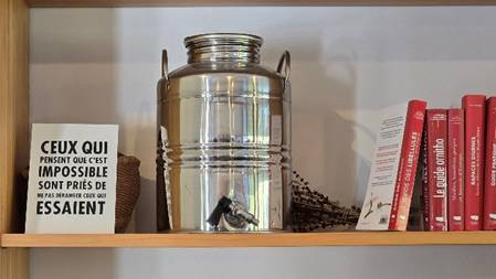 Une image contenant texte, intérieur, étagère, livre
Le contenu généré par l’IA peut être incorrect.